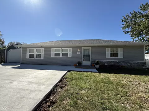 166 Hitchcock Ct S, Hope, IN 47246