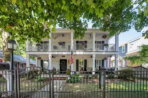 340 W Poplar St, Zionsville, IN 46077