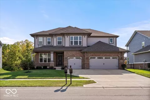 5943 Weldra Dr, Zionsville, IN 46077