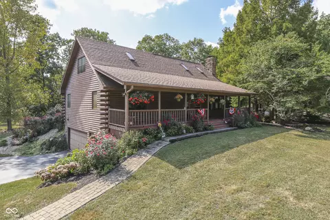5352 S Hilltop Farms Dr, Franklin, IN 46131