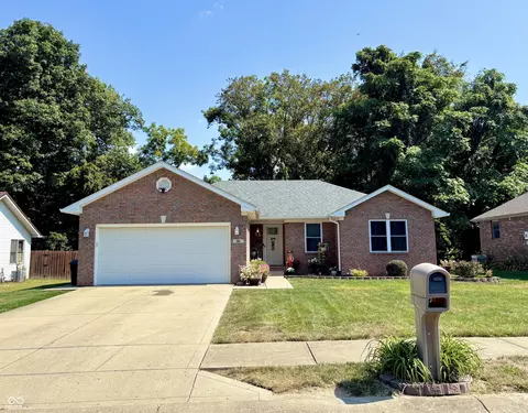881 Lincoln Heights Dr, Martinsville, IN 46151