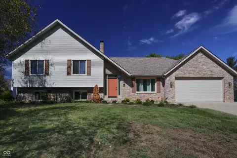 470 Oakbrook Dr, Columbus, IN 47201