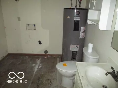 Bath - 1360 E Hadley Rd, Plainfield, IN 46168 photo 2 of 2