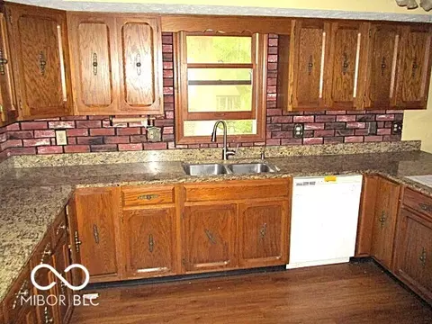 Kitchen - 1360 E Hadley Rd, Plainfield, IN 46168 photo 1 of 2
