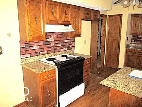 Kitchen - 1360 E Hadley Rd, Plainfield, IN 46168 photo 2 of 2
