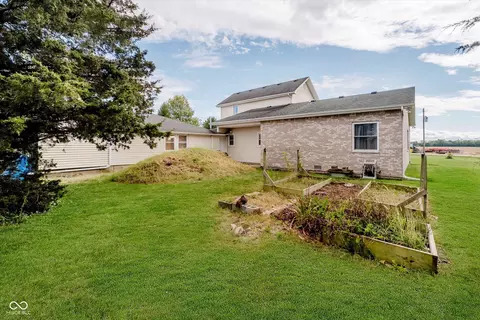 Exterior - 6560 Lapel Rd, Pendleton, IN 46064 photo 6 of 7