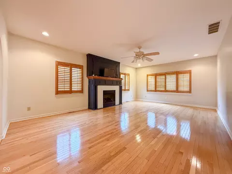 Living - 6560 Lapel Rd, Pendleton, IN 46064 photo 2 of 6