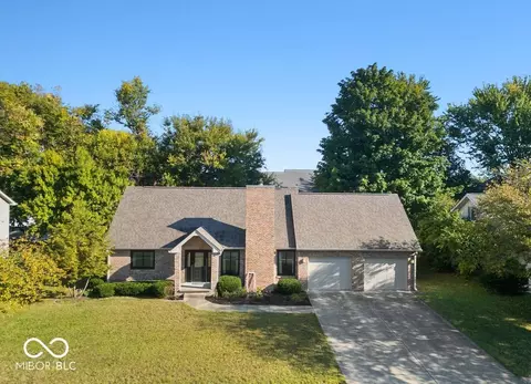 1966 Broadmoor Ln, Columbus, IN 47203