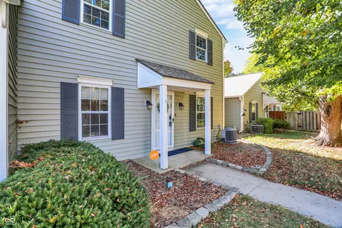 5914 Deerwood Ct, Indianapolis, IN 46254