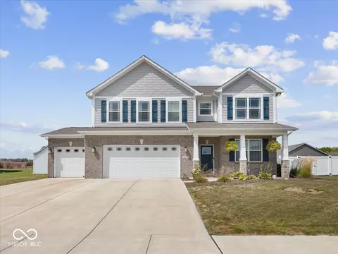 1417 Golden Bear Ln, Shelbyville, IN 46176