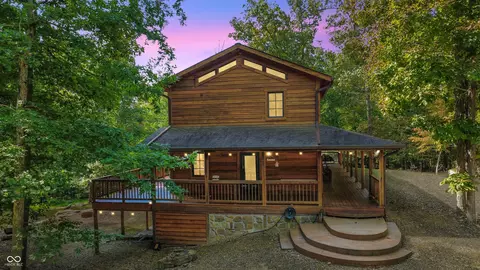486 Oak Grove Rd, Nashville, IN 47448