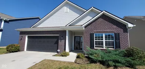 1693 N Clearwater Dr, Greenfield, IN 46140