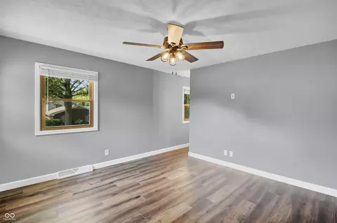 Living - 3271 Beech Dr, Columbus, IN 47203 photo 1 of 6