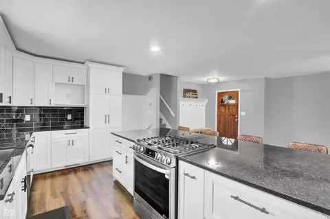 Kitchen - 3271 Beech Dr, Columbus, IN 47203 photo 2 of 7