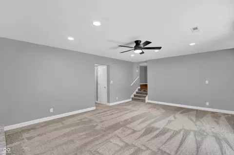 Living - 3271 Beech Dr, Columbus, IN 47203 photo 4 of 6