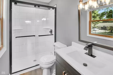Bath - 3271 Beech Dr, Columbus, IN 47203 photo 1 of 9