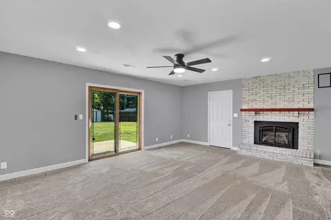 Living - 3271 Beech Dr, Columbus, IN 47203 photo 2 of 6