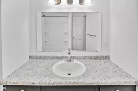 Bath - 3271 Beech Dr, Columbus, IN 47203 photo 6 of 9