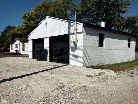 Exterior - 205 Walnut St, Hope, IN 47246 photo 4 of 6