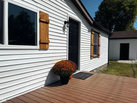 Exterior - 205 Walnut St, Hope, IN 47246 photo 2 of 6