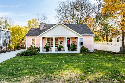 355 S 5th St, Zionsville, IN 46077