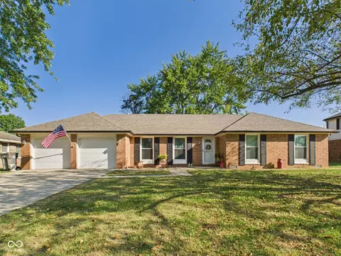 806 Country Ln, Anderson, IN 46013