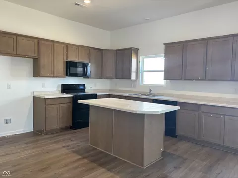 8152 Camellia Ln, Pendleton, IN 46064 photo 2