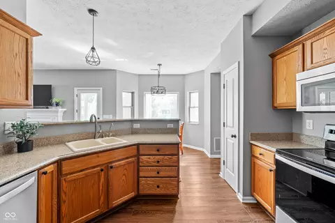 Kitchen - 14737 Setters Rd, Carmel, IN 46033 photo 2 of 3
