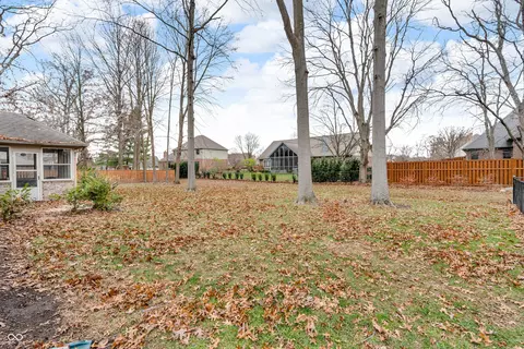 7574 Williamsburg Dr, Plainfield, IN 46168 photo 2