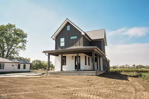 652 S Main St, Whitestown, IN 46075
