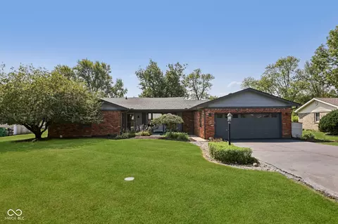 221 Beechwood Dr, Westfield, IN 46074