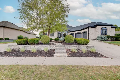 4638 Waters Edge Way, Greenwood, IN 46143