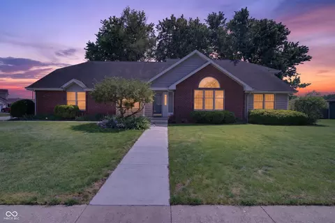 112 Cardinal Dr E, Seymour, IN 47274