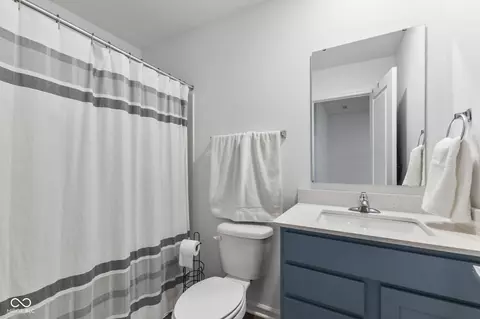 Bath - 8264 Hulton Rd, Pendleton, IN 46064 photo 4 of 5