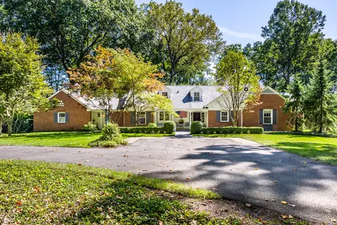 8121 N Illinois St, Indianapolis, IN 46260