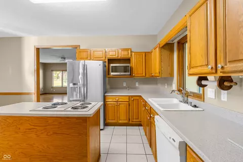 Kitchen - 4320 E 900 N, Edinburgh, IN 46124 photo 8 of 9