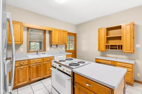 Kitchen - 4320 E 900 N, Edinburgh, IN 46124 photo 6 of 9