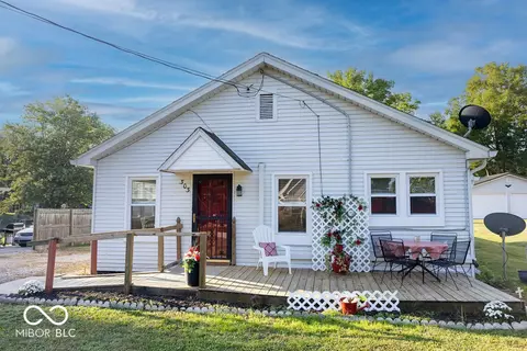 303 Vine St, New Market, IN 47965