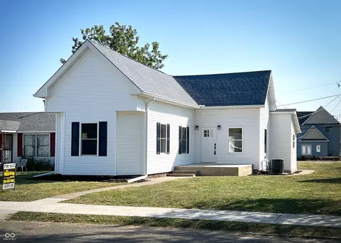 719 N 14th St, Elwood, IN 46036