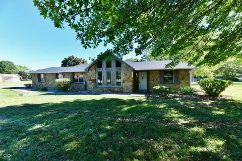 2100 Kitchen Dr, Anderson, IN 46017