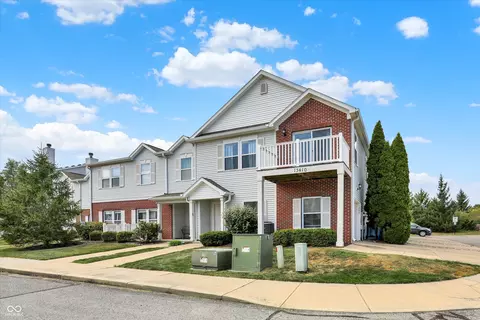 13410 White Granite Dr #1200, Fishers, IN 46038