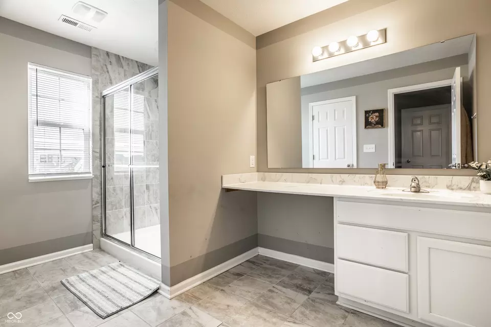 Bath - 5986 Meadowview Dr, Whitestown, IN 46075 photo 2 of 5