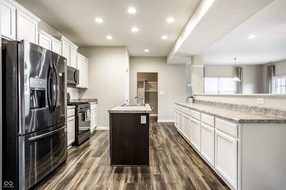 Kitchen - 5986 Meadowview Dr, Whitestown, IN 46075 photo 1 of 4