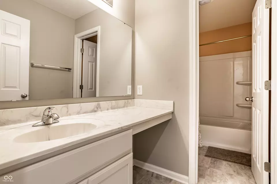 Bath - 5986 Meadowview Dr, Whitestown, IN 46075 photo 4 of 5