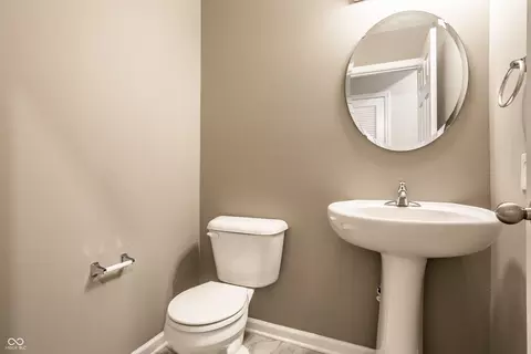 Bath - 5986 Meadowview Dr, Whitestown, IN 46075 photo 1 of 5