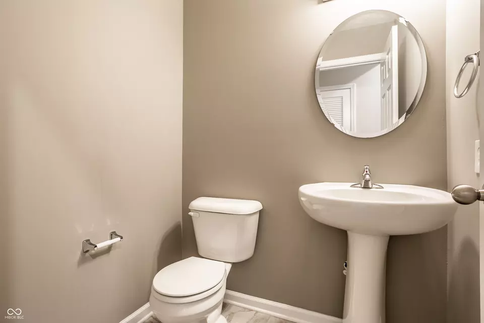 Bath - 5986 Meadowview Dr, Whitestown, IN 46075 photo 1 of 5