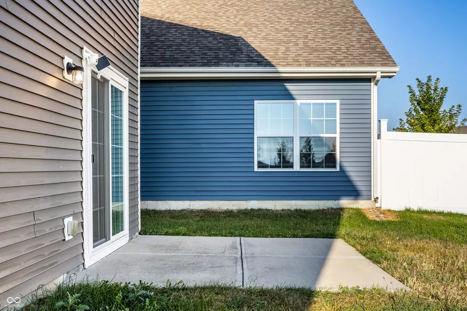 Exterior - 5986 Meadowview Dr, Whitestown, IN 46075 photo 5 of 10
