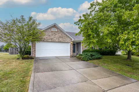 694 Crystal Farms Dr, Avon, IN 46123