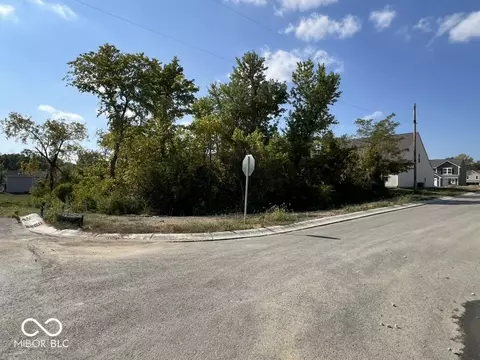 2872 Emerald St, Indianapolis, IN 46268