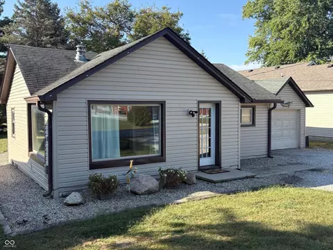 453 Michigan St, Clayton, IN 46118